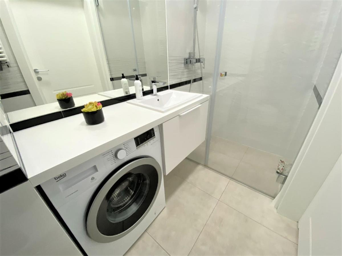 Exclusive 2Br! Apartment In Center +Netflix +Gym Warsaw Luaran gambar
