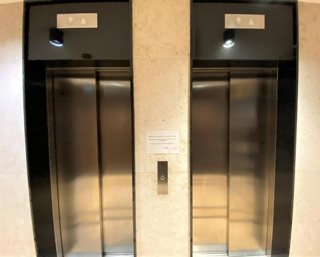 Exclusive 2Br! Apartment In Center +Netflix +Gym Warsaw Luaran gambar